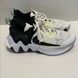 Nike Men’s Giannis Immortality 2 basketball shoes Lightweight Breathable  7.5